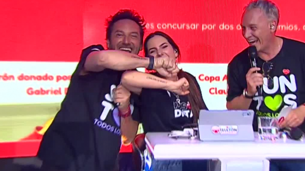 Teletón 2024: Daniel Fuenzalida y Rosario Bravo muestran su tatuaje compartido

