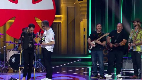La rockera presentación de Johnatha Bastos y Jean Philippe Cretton en el Teatro Teletón

