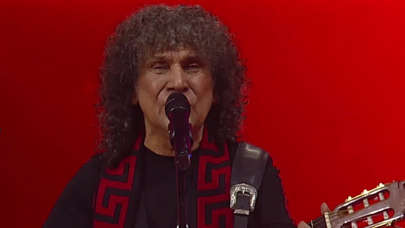 El público cantó junto a Illapu durante su presentación en la Teletón 2024

