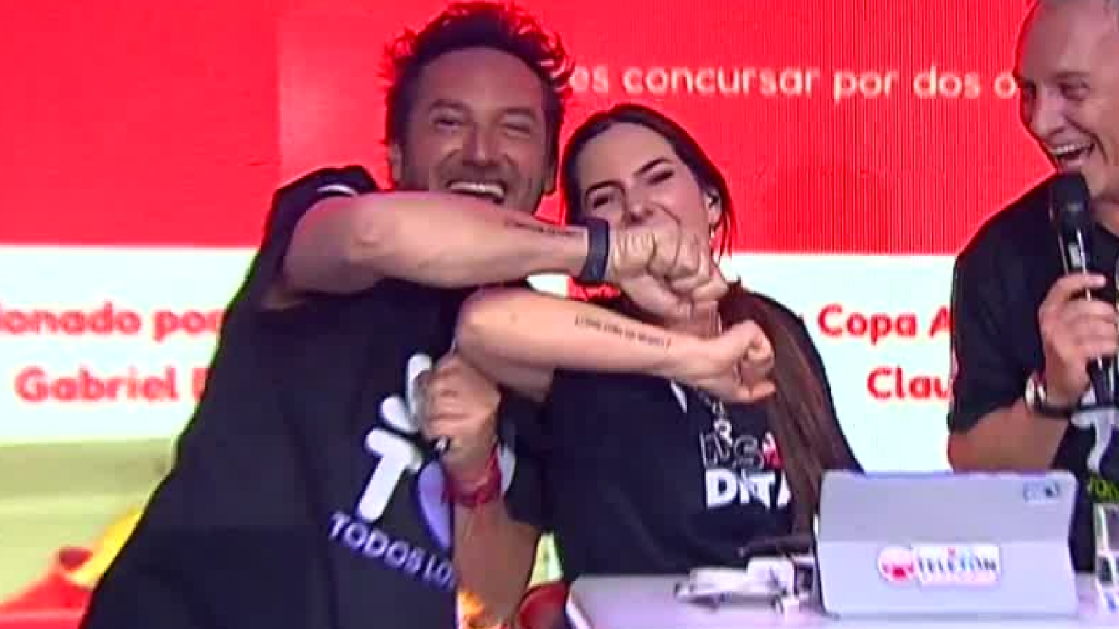 Teletón 2024: Daniel Fuenzalida y Rosario Bravo muestran su tatuaje compartido
