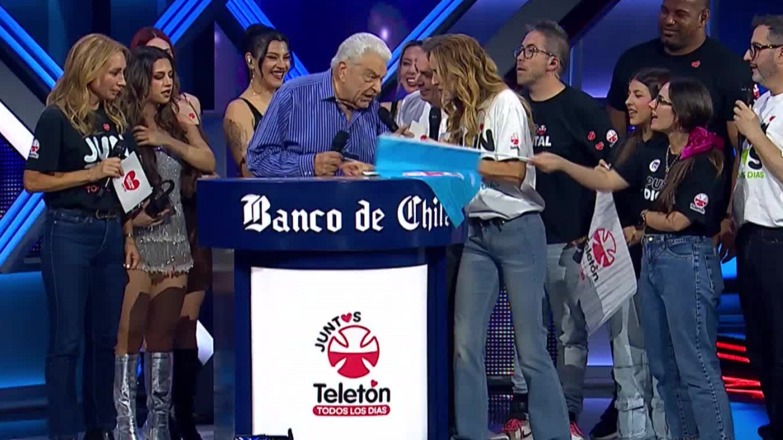 ¡Don Francisco entrega un nuevo cómputo en esta Teletón 2024!
