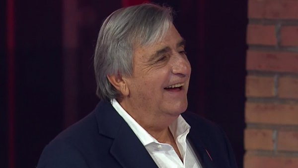 "El Muro" desata carcajadas en la Teletón con personajes ligados a la actualidad
