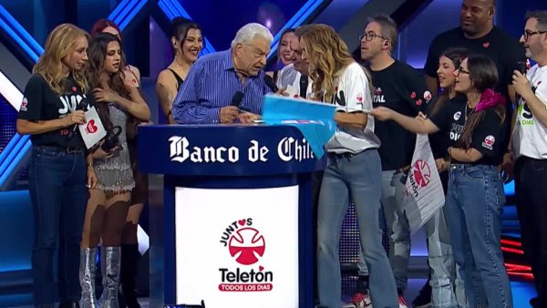 ¡Don Francisco entrega un nuevo cómputo en esta Teletón 2024!
