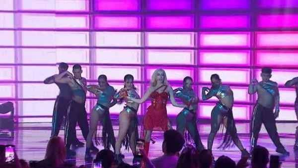 Fran Maira sorprende con sus grandes éxitos en la Teletón
