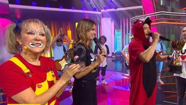 La nostálgica presentación de la Tía Pucherito junto a Sinergia Kids en la Teletón 2024
