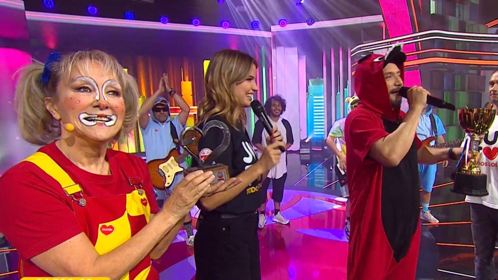 La nostálgica presentación de la Tía Pucherito junto a Sinergia Kids en la Teletón 2024
