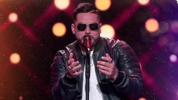 Mario retoma su interpretación de Romeo Santos cantando "Dile al amor"
