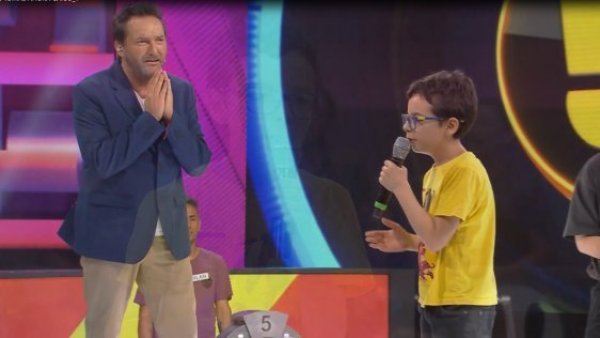 Hijo de participante sorprende con tributo a Freddie Mercury en "Ahora Caigo"
