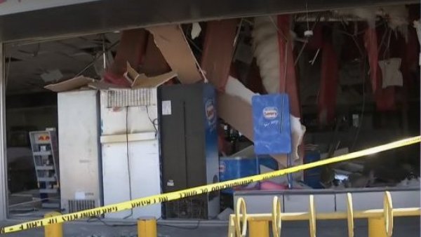 Impactantes registros de servicentro destruido por intento de robo
