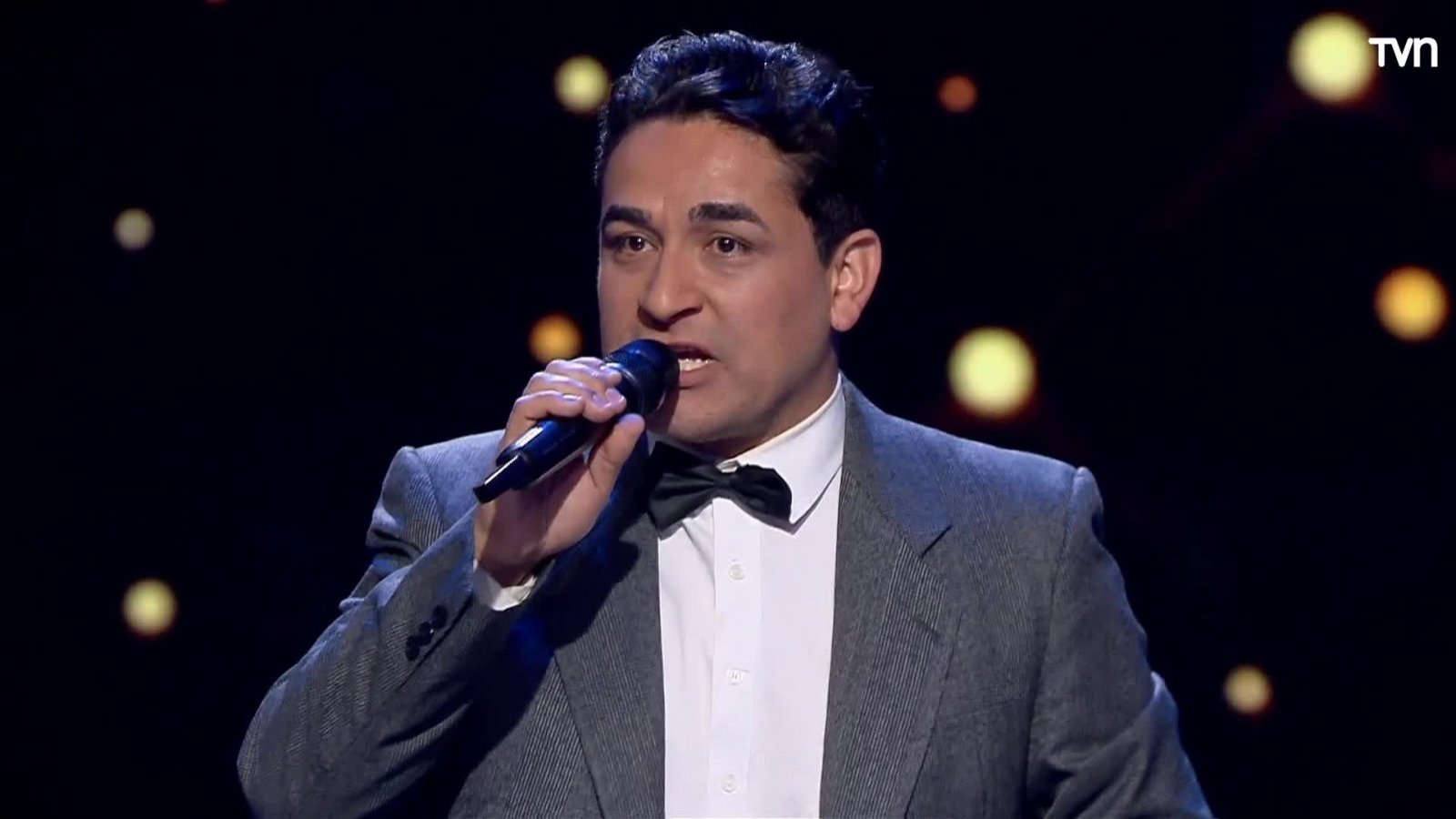 Jurado no se aguantó y bailó con show de Tommy Rey
