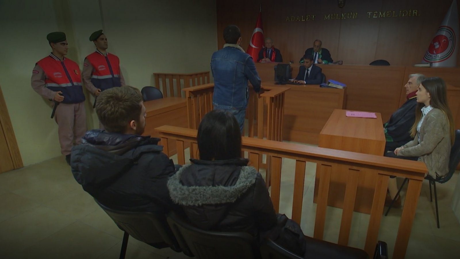 Elif - T1E116 | Un juicio revelador
