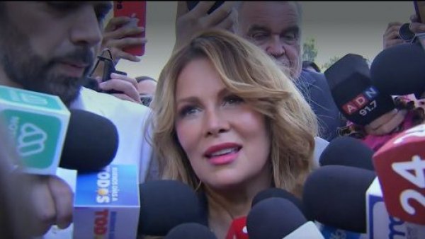 La caótica llegada de Cathy Barriga a Centro de Justicia
