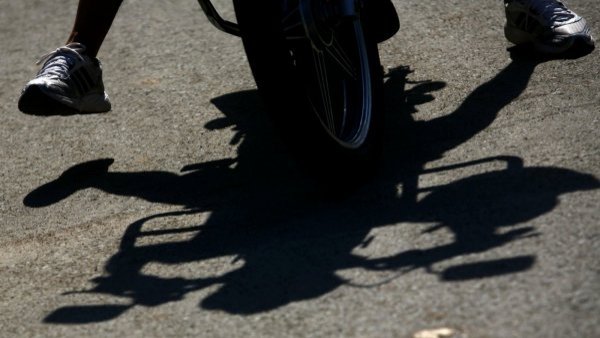 <p>Motochorro. </p>Sujeto es gravemente herido y asesinado a balazos por motochorro en Estación Central
