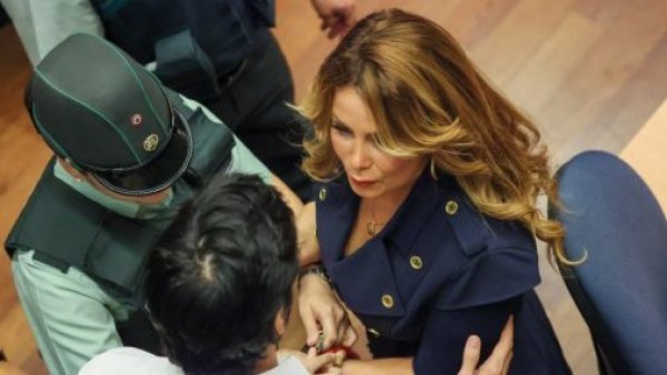 Decretan prisión preventiva para la exalcaldesa Cathy Barriga
