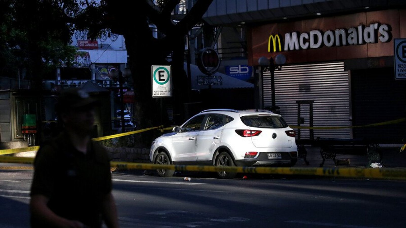 Julio César Martínez: Lo que se sabe del joven asesinado en las afueras del McDonald's de Providencia
