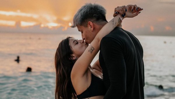 El particular regalo con el que AK4:20 sorprendió a Ignacia Antonia
