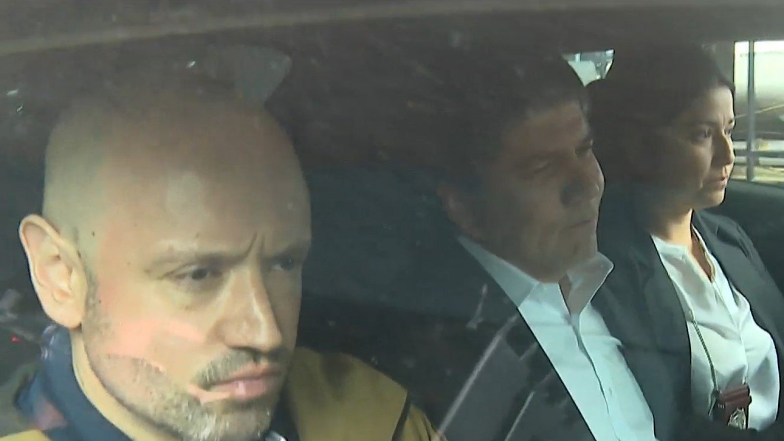 Así fue el momento en que Manuel Monsalve salió detenido rumbo a Santiago
