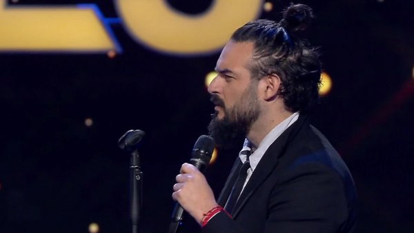 Sebastián Alarcón sorprende al jurado con su tributo a Ricardo Arjona
