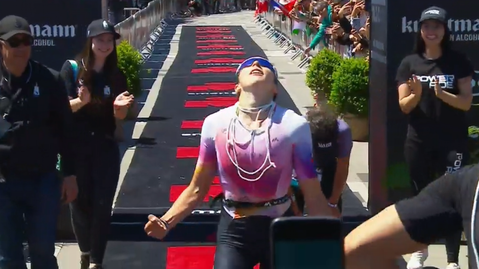 ¡Histórica! Macarena Salazar gana el oro en el Ironman 70.3 de Valdivia
