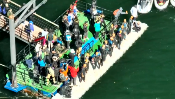 ¡Comenzó! Categoría elite conquista el río Calle-Calle en el Ironman 70.3 de Valdivia
