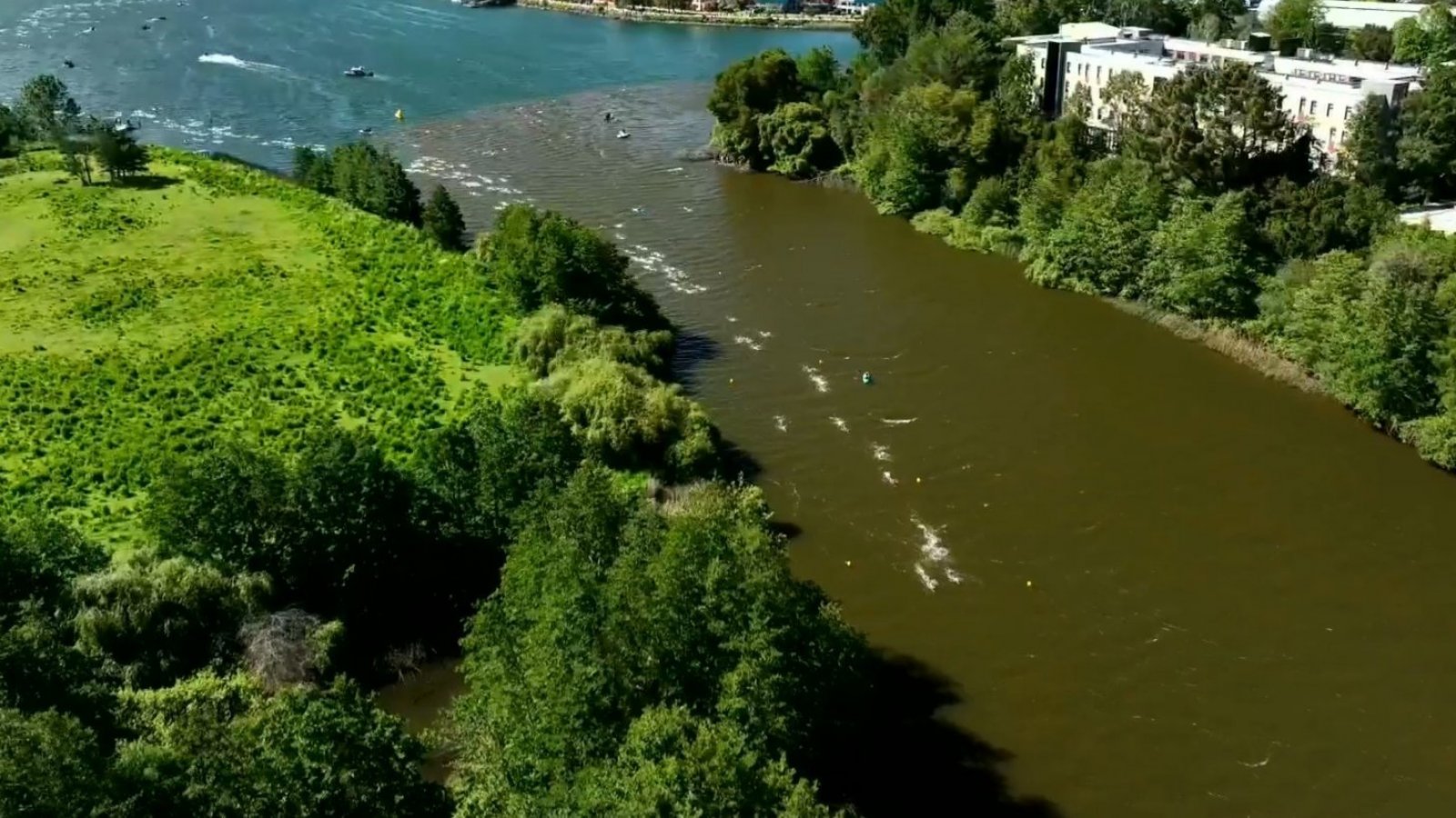 Las postales que han marcado el Ironman 70.3 de Valdivia
