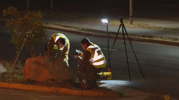 Joven de 19 años fallece tras impactar con auto en Lampa

