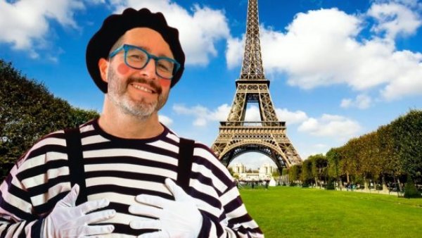Eduardo Fuentes analiza la moda y la cultura francesa
