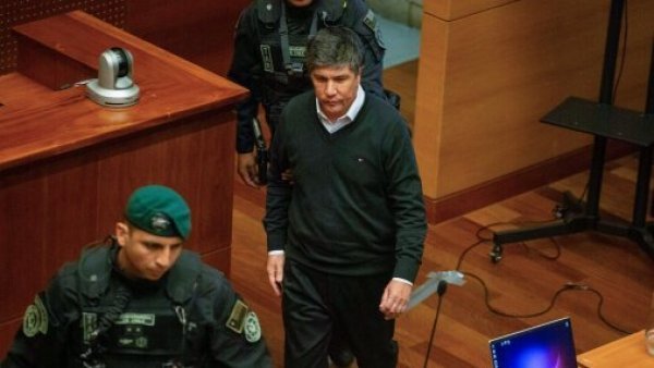 “Un peligro para la sociedad”: Monsalve fue esposado y llevado a cumplir su prisión preventiva
