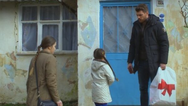Elif - T1E123 | Un familiar en las sombras
