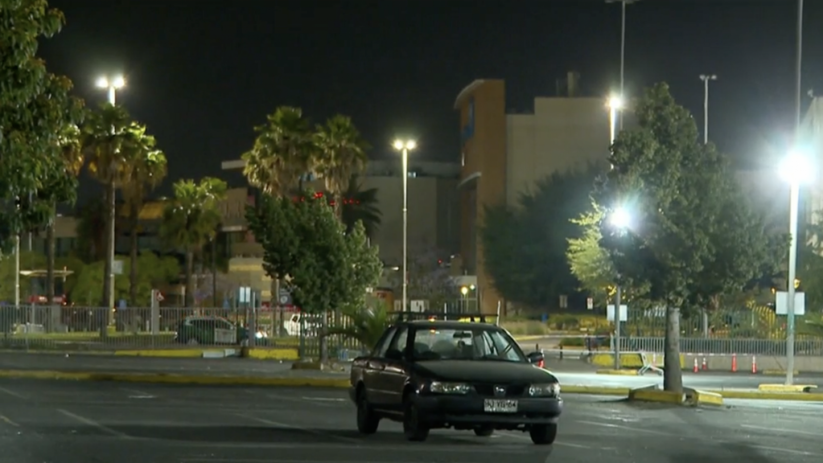 Guardia fallece aplastado por portón de Mall Plaza Tobalaba en Puente Alto
