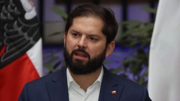 Los correos que entregó la defensa del Presidente Boric por la denuncia de acoso
