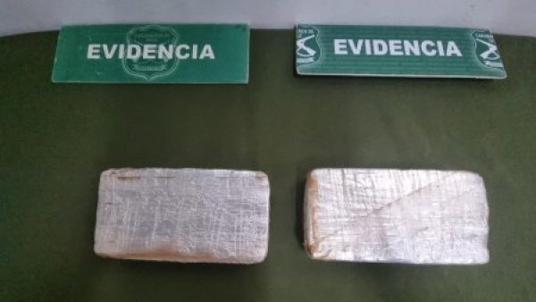 Carabineros detuvo a sujeto que portaba dos kilos de cocaína en su mochila
