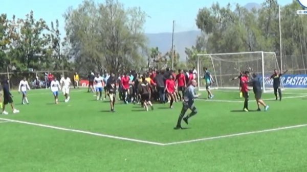 Universidad Católica y Unión Española protagonizan brutal batalla campal en semifinal del Torneo de Proyección
