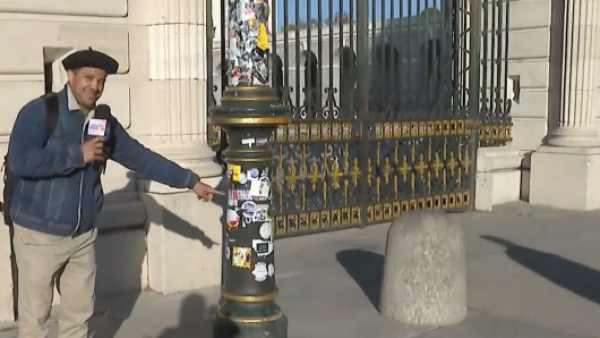 "¡Qué flaite!": El "corazón dividido" de Eduardo Fuentes al ver el recuerdo de un chileno en Madrid

