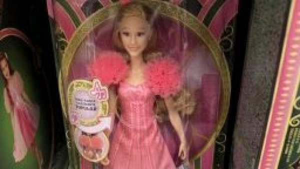 Demandan a Mattel por vender muñecas que incluían un enlace a una página porno
