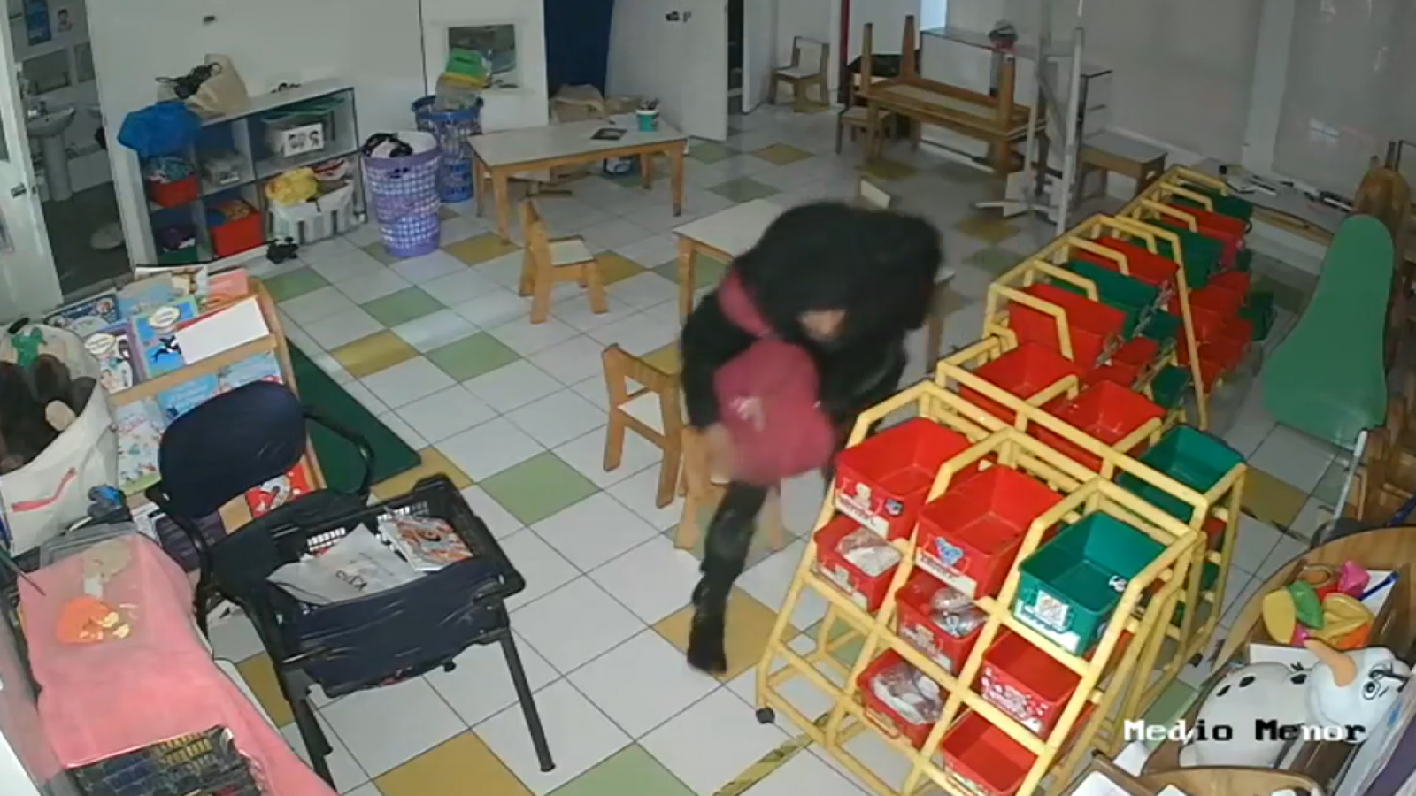 Ya es indignante: Delincuente ha robado 11 veces el mismo jardín infantil en Pedro Aguirre Cerda
