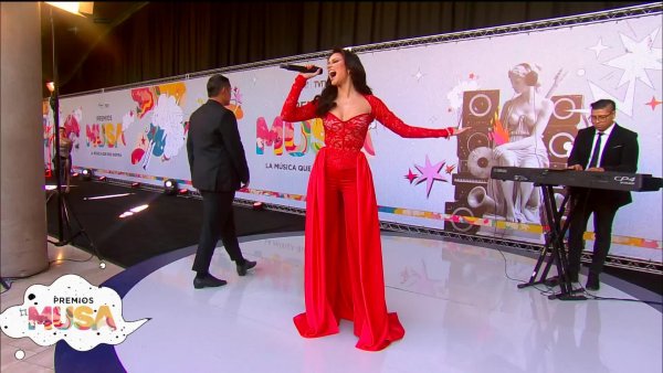 Emilia Dides, Chileee: Mira su presentación en los Premios Musa
