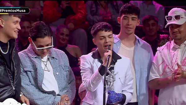 "Escarlata (Remix)" es la Mejor Colaboración del año en los Premios Musa 2024
