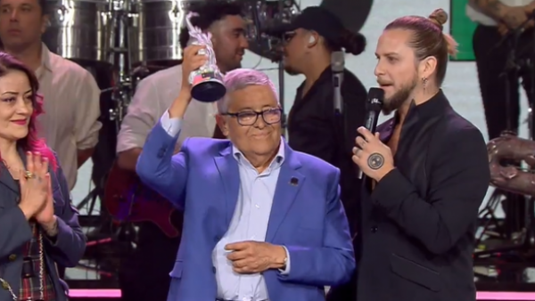 Premios Musa 2024: padre de Jorge González recibe el galardón en su honor
