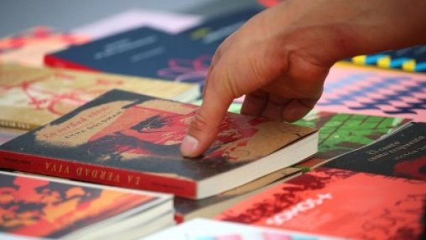 El 44% de adultos chilenos es incompetente en comprensión de textos y matemática
