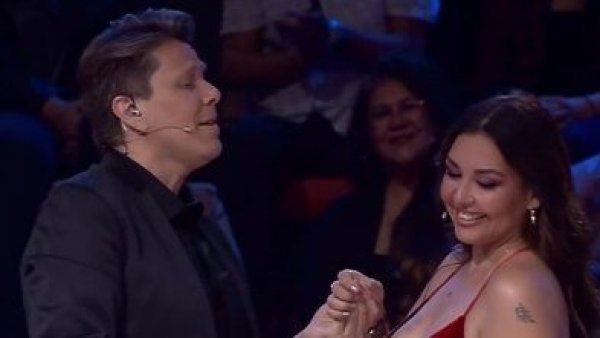 Denisse Malebrán, Andrés de León y José Feliciano protagonizan bello momento
