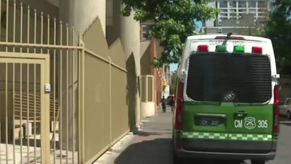 Hallan cuerpo amarrado de manos y pies en departamento de Santiago
