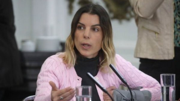 Revelan chat entre diputada Orsini y denunciante de Jorge Valdivia
