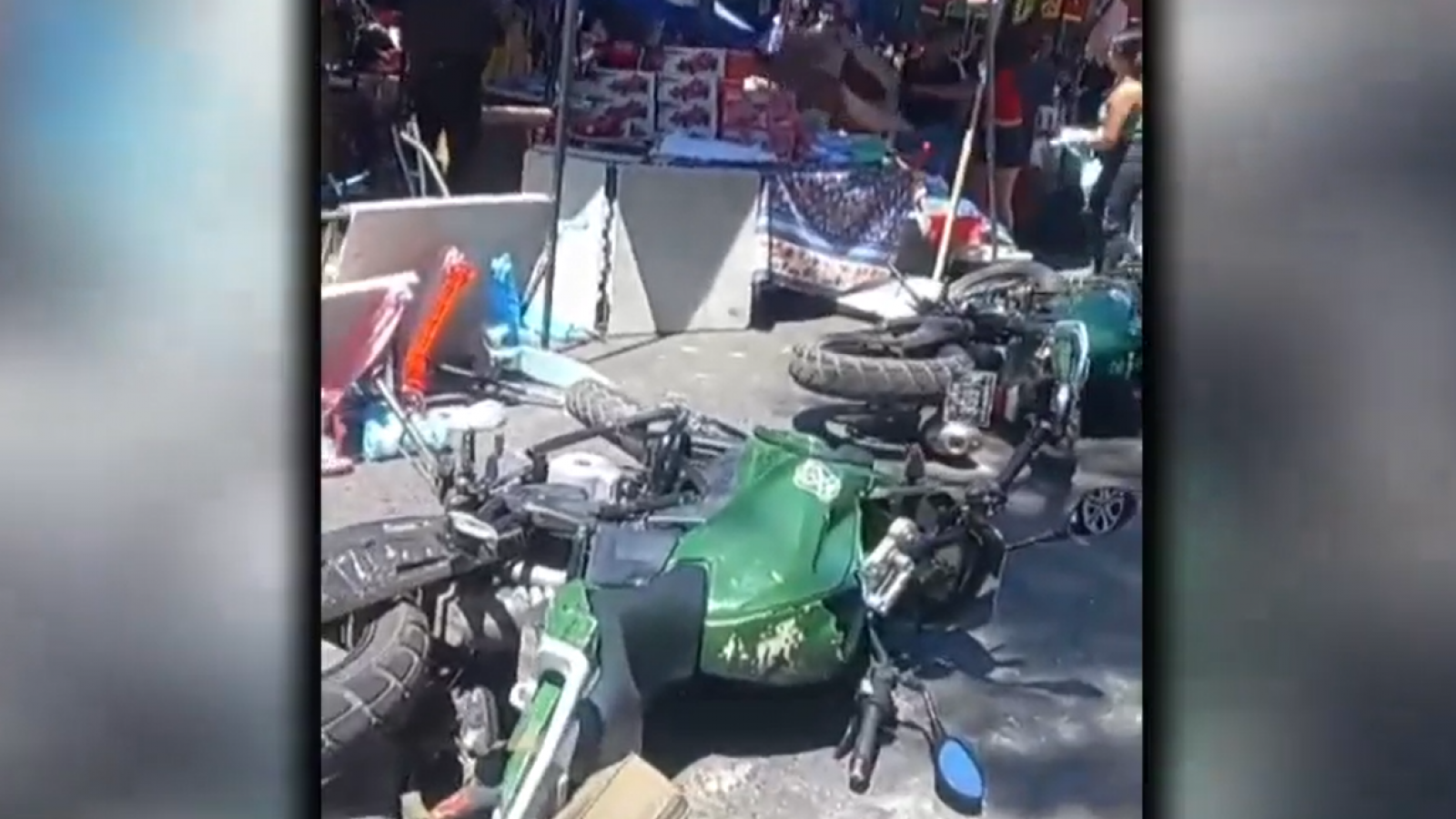 Vendedores ambulantes agredieron a carabineros en Barrio Meiggs
