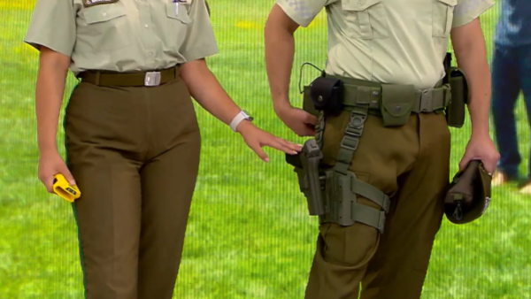 Con cinturón táctico: ¡Conocimos el nuevo uniforme de Carabineros!
