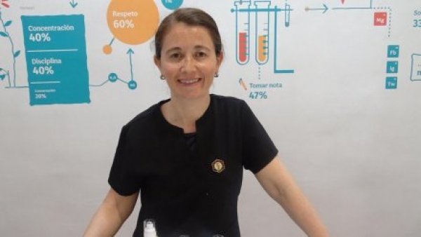 Pionera: Clara Valenzuela crea la primera línea de skincare “waterless” de Chile

