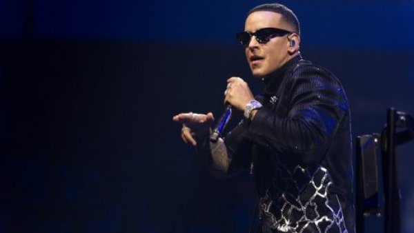 Daddy Yankee demanda a su esposa por retiros millonarios desde cuentas corporativas
