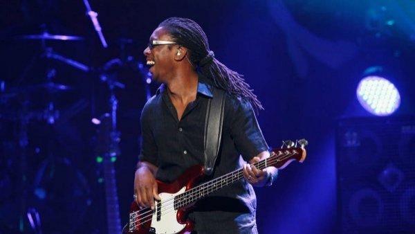 Murió Steve Lewinson, bajista de Simple Red
