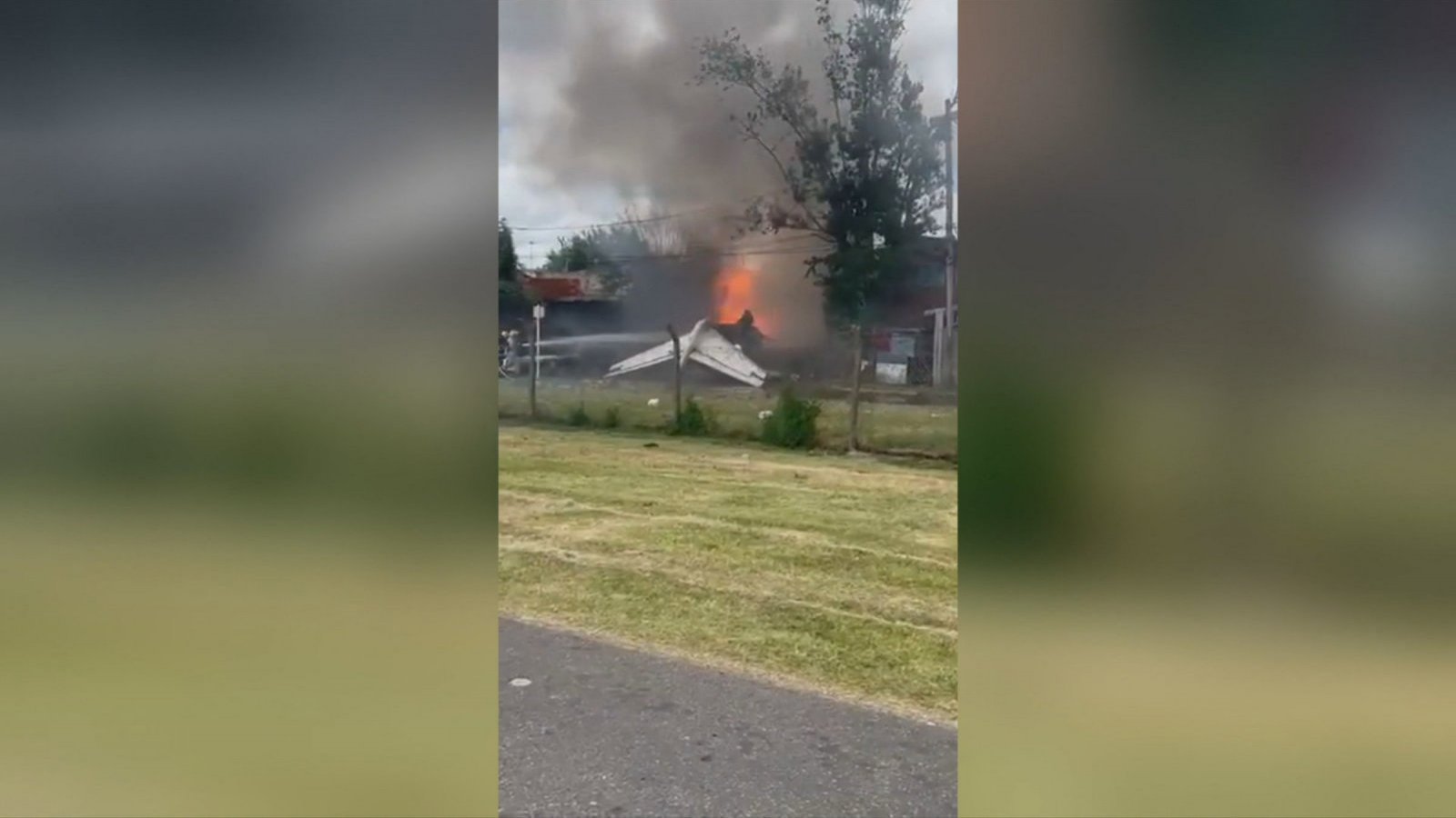 Piloto y copiloto murieron: Avión privado se estrelló contra una casa cerca a aeropuerto
