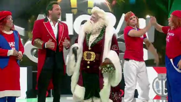 “Ahora Caigo” Prime adelanta la Navidad con especial capítulo solidario con reconocidos humoristas